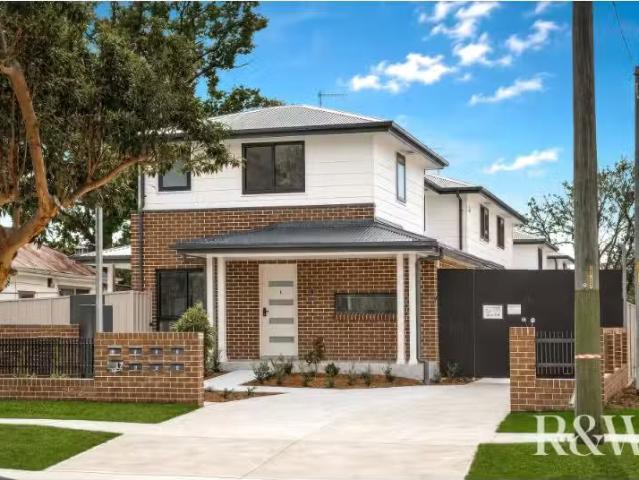 17 Stafford Street, KINGSWOOD Townhouse for rent Listed by Me.