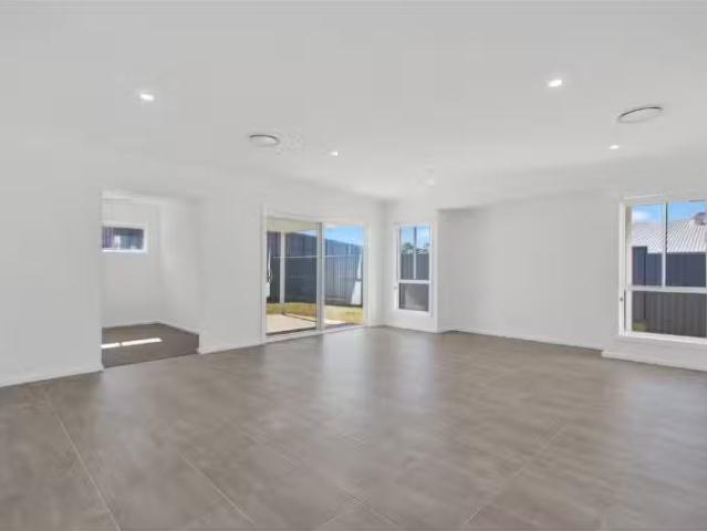 17 Staghorn Street, Thrumster House for rent Listed by Rebecc.