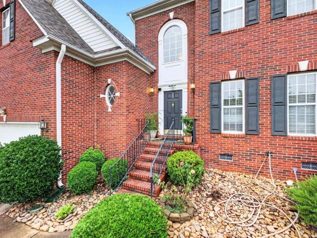17 Suffolk Downs Way