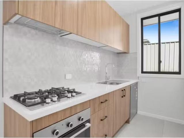 17A Claypole Street, Ambarvale Townhouse for rent Listed by L.
