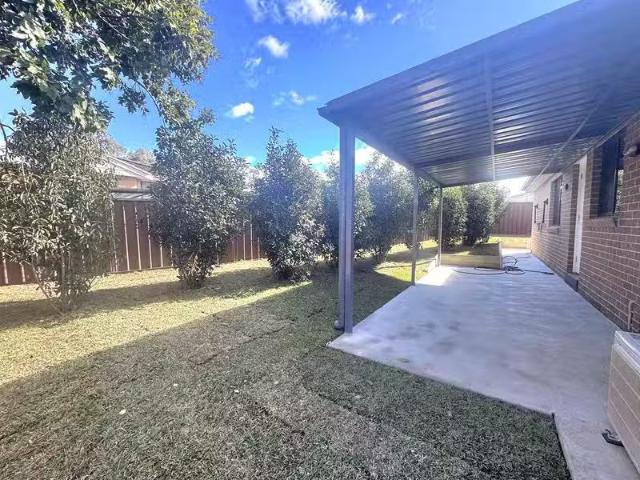 17A Mallory Street, DEAN PARK, NSW 2761 Flat for Rent