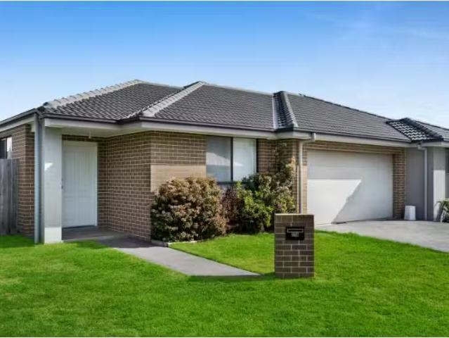 17A Meale Avenue, Gledswood Hills House for rent Listed by Le.