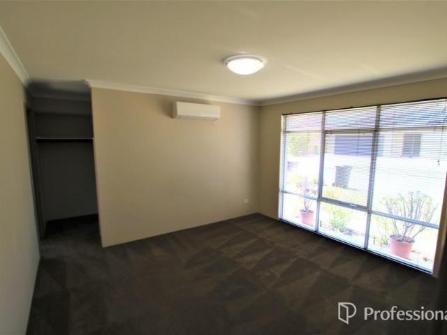 17b Claridge CircleThornlie WA 6108, Australia