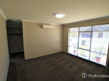 17b Claridge CircleThornlie WA 6108, Australia