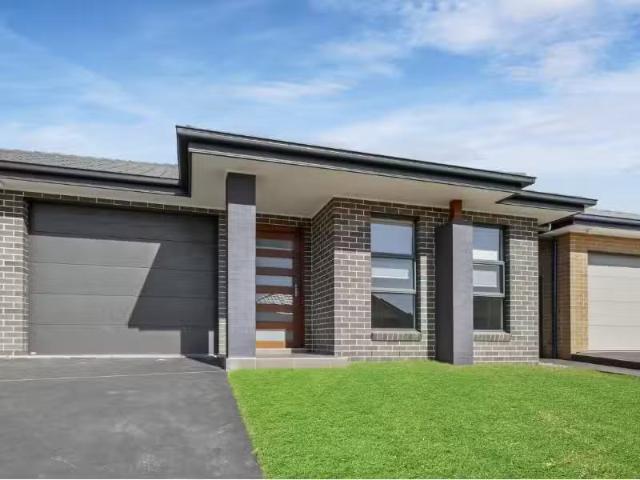 17b Arena Street, Spring Farm House for rent Listed by C21 Th.