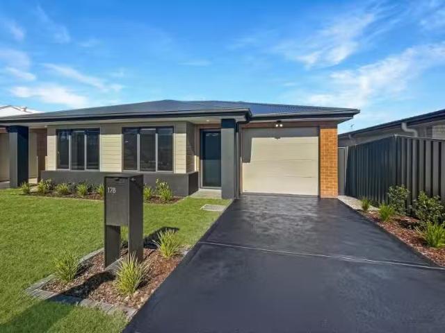 17B Sabre Street, BADAGARANG House for rent Listed by Michell.