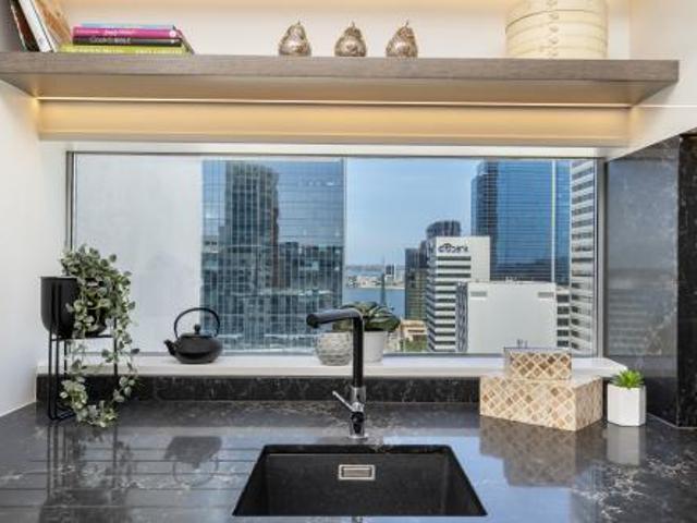 17th Floor QT Luxury with Uninterrupted City Views