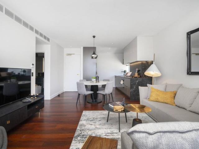 17th Floor QT Luxury with Uninterrupted City Views