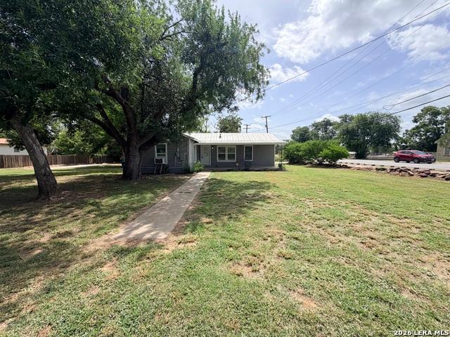 1404 N Main St