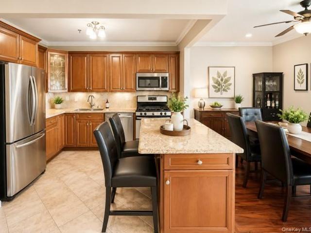 1404 Outlook Avenue 2