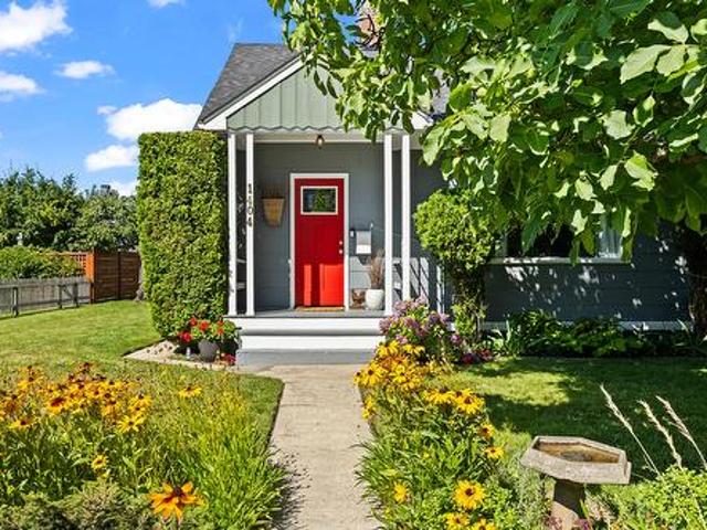 1404 Graham Street, Kelowna, BC, V1Y 3A8 house for sale | Listing ID 10398 | Royal LePage