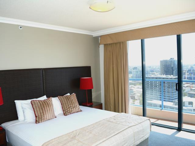 1405/570 Queen St