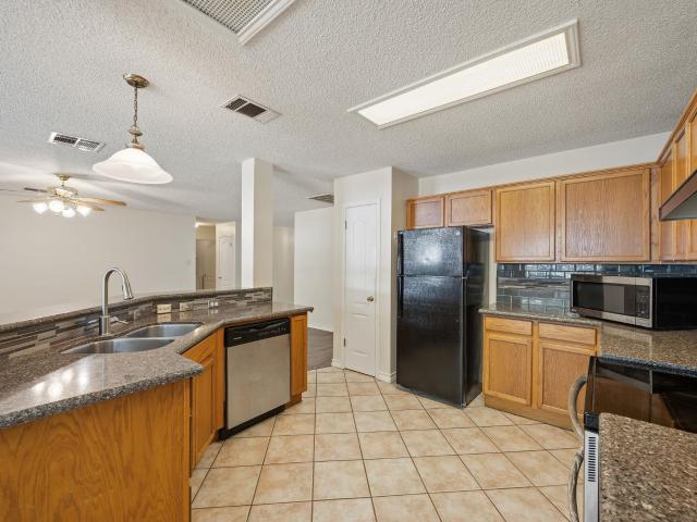 1406 Pigeon View St