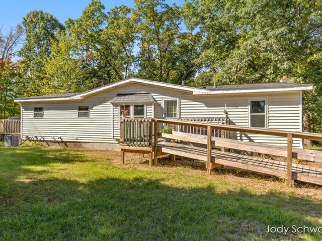 14075 Hanna Ave NE, Cedar Springs, MI 49319