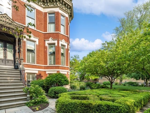 1407 N Hoyne Avenue