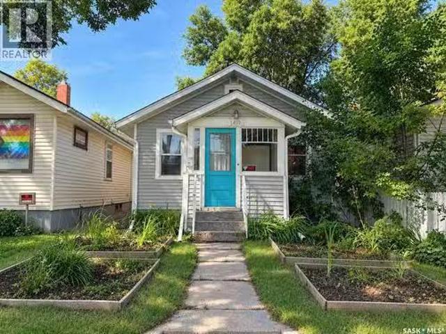 1407 C Avenue N, Saskatoon, SK, S7L 1K9 house for sale List.