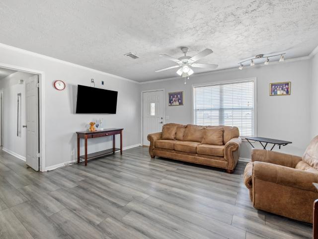 1407 W 6th Street