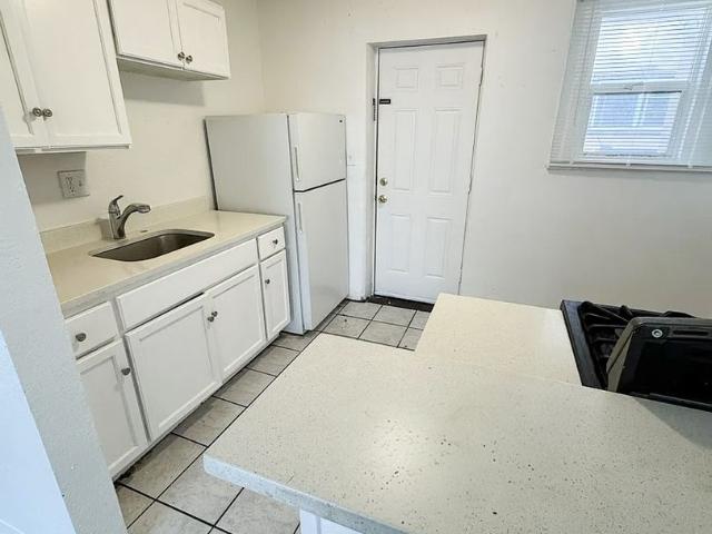 1409 Clinton St | 1 MONTH FREE Updated 2 Bedroom Apartment in Delmar Parkway!