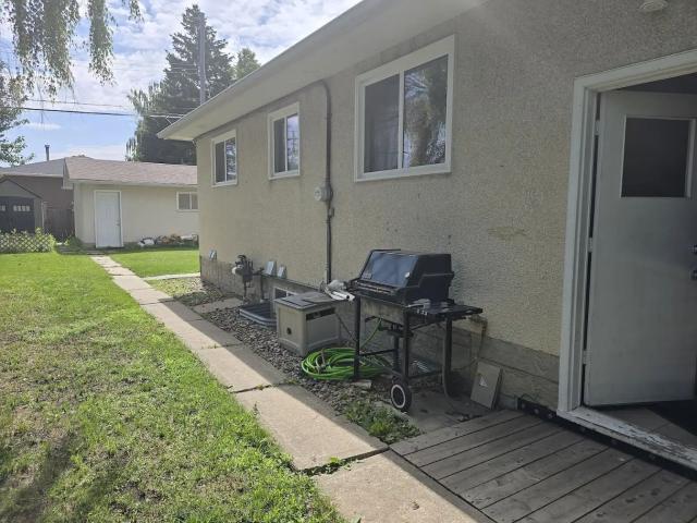 $1400 2br ALL UTILITIES INCLUDED Legal Suite in Ottewell Pet Friendly
