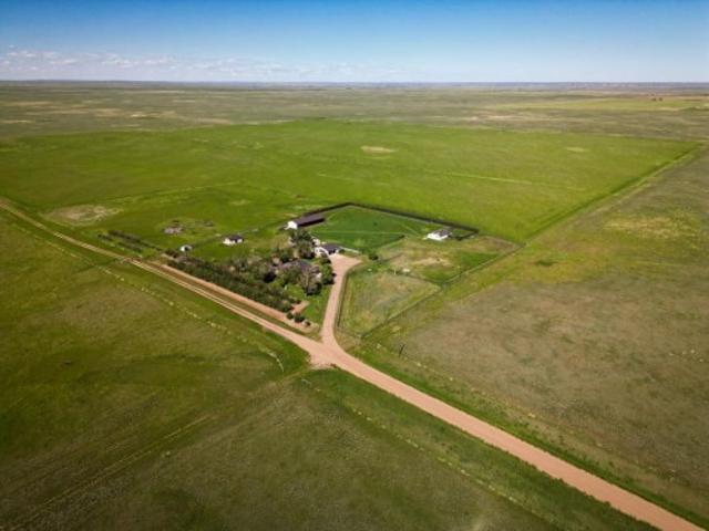 14017 Range Road 65, Rural Cypress County, AB, T0J 2P0 house for sale | Listing ID A2319 | Royal LePage