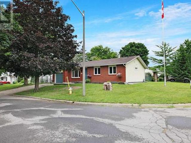 1401 Metz Crescent, Ottawa, ON, K1K 3Z7 house for sale | Listing ID X13724 | Royal LePage