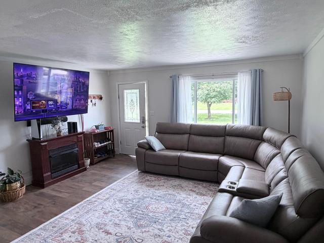 1401 Mimosa Lane