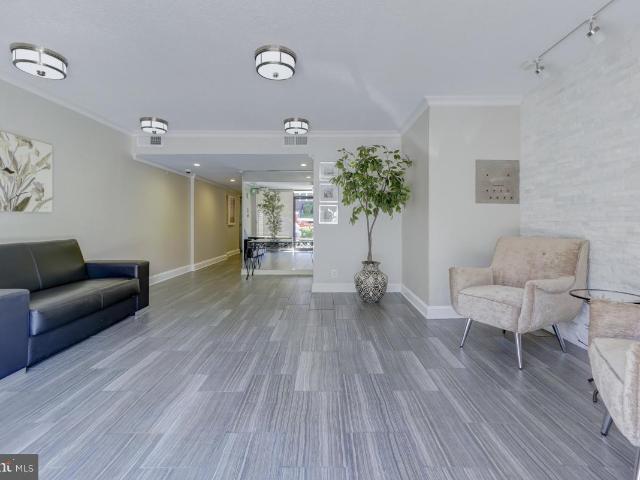 1401 N Rhodes Street # 301