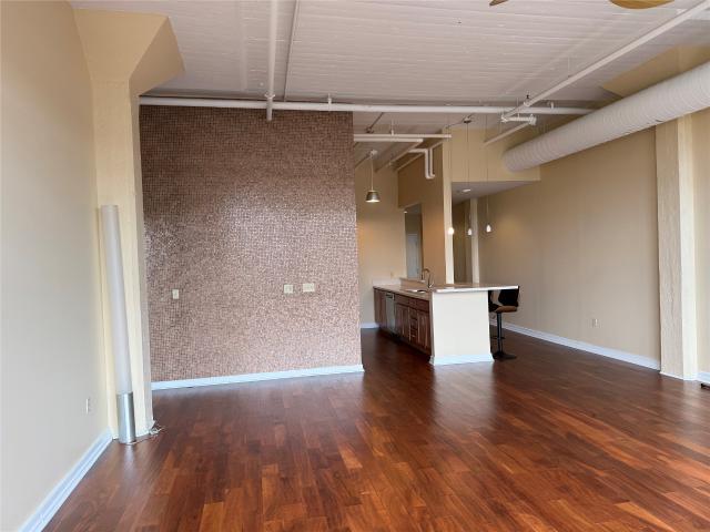 1401 STATE Street 401