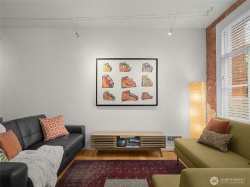1401 5th Avenue W # 104