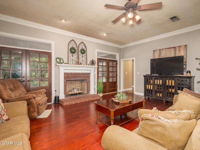 1402 Cedar Creek