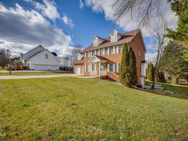 1402 Lake Ridge Square