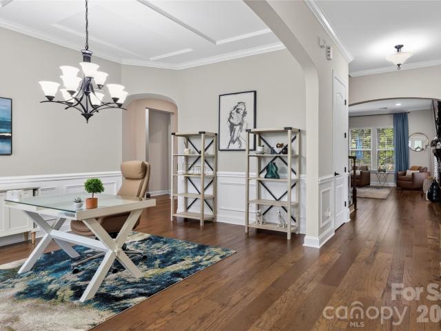 1402 Smoketree Court