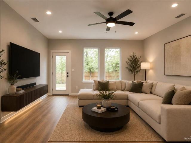 1403 E Sonador Drive