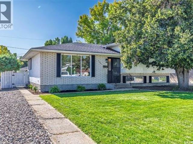 1403 Hochelaga Street W, Moose Jaw, SK, S6H 6G6 house for sale | Listing ID SK049003 | Royal LePage