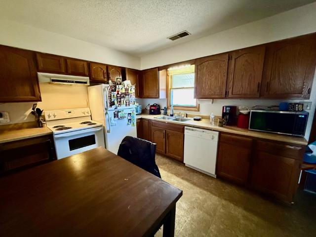 1403 Queens Court