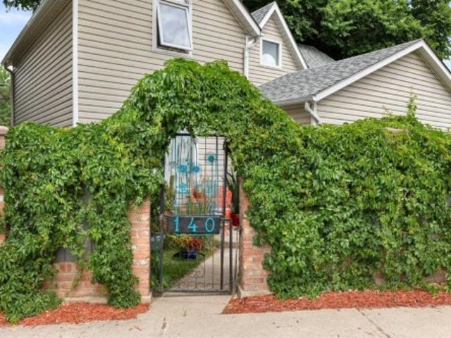 140 6 Street Se, Medicine Hat, AB, T1A 1G8 house for sale | Listing ID A2327 | Royal LePage