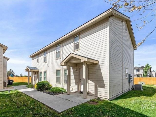 140 A and B Sagebrush Ave, Mountain Home, ID 83647