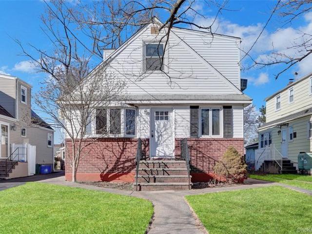 140 Arlington Ave, Valley Stream, NY 11580