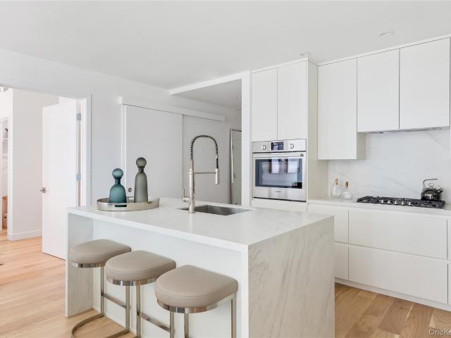 140 Boardwalk L4B