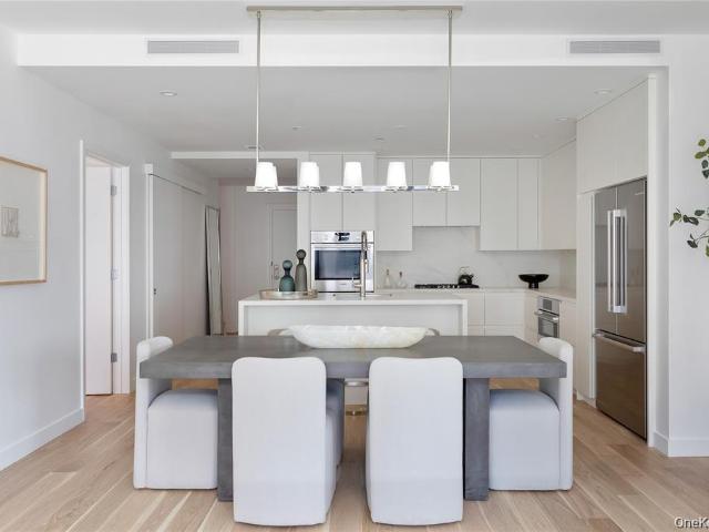 140 Boardwalk 409 B