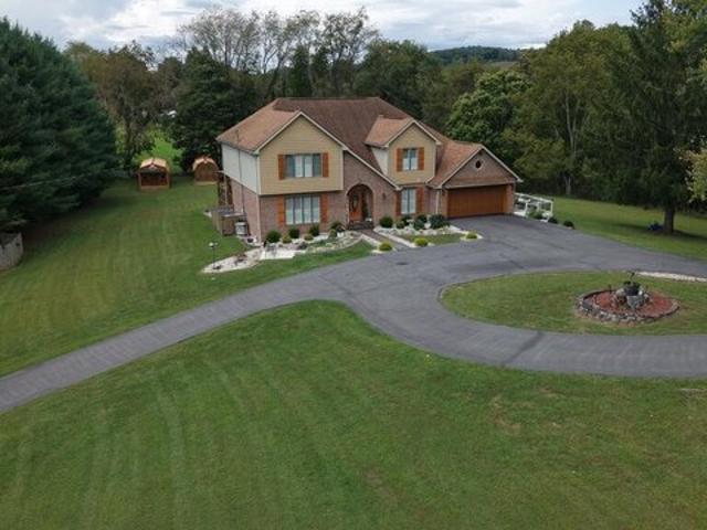 140 Grove St, Cedar Bluff, VA 24609