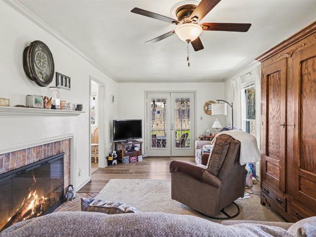 140 E Oakland Place