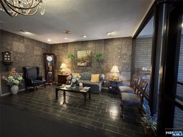 140 Euclid Avenue # 1G