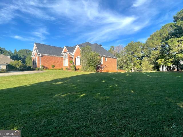 140 Lake Lucinda Drive