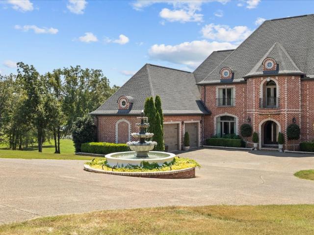 140 Lake Shore Lane