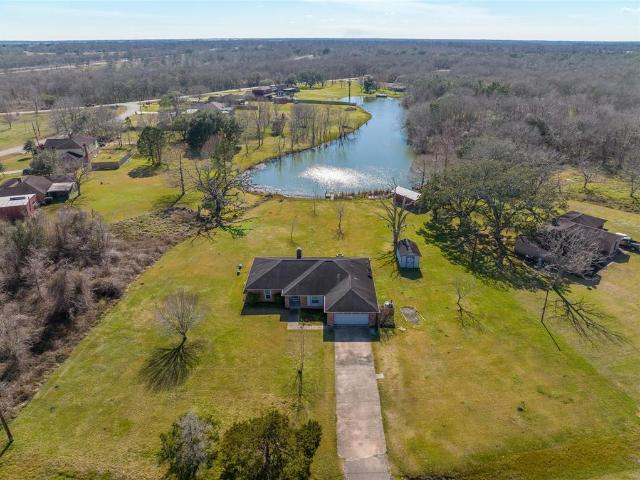 140 Lakewood Dr, 3 beds, 2 full baths