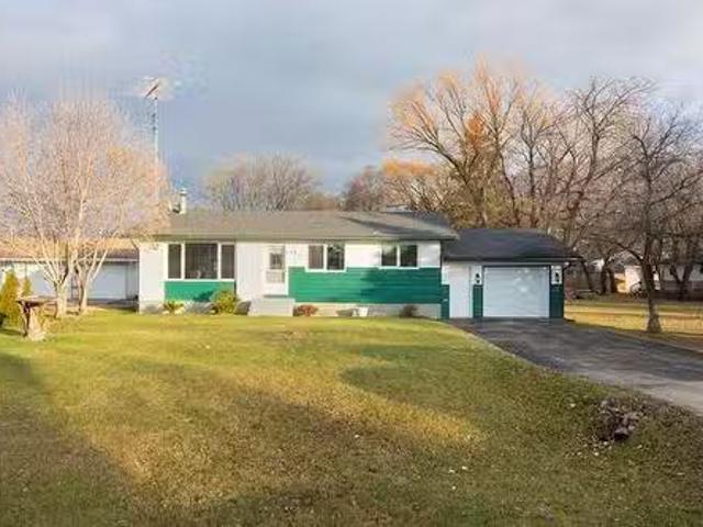 140 Leslie Ave, Lac Du Bonnet, MB, R0E 1A0 house for sale L.