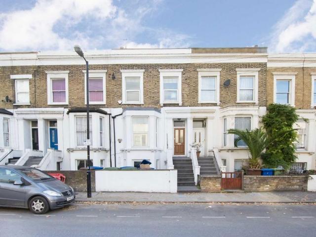 140 Lyndhurst Way, London, SE15 4PT, United Kingdom | 2 bed house for rent #139543553 | Rentberry