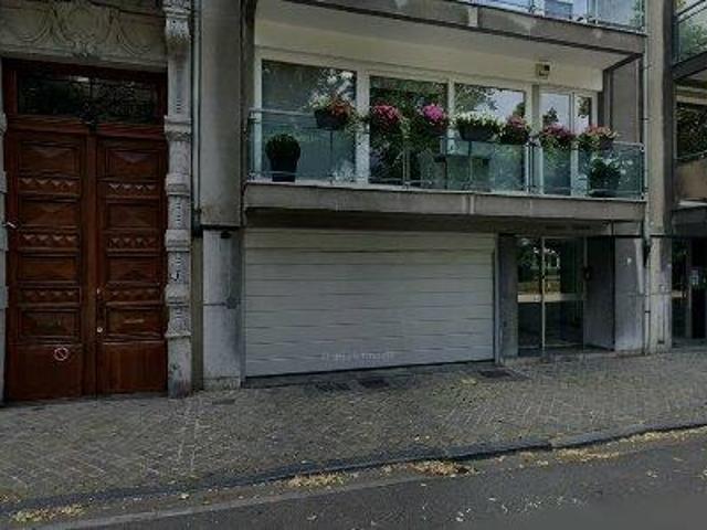 140 m2 apartment for rent in Luik