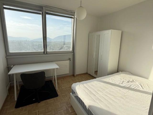 140 m²